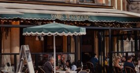 Francuski: Restauracja i zamówienia – mini dialogi (A1–A2)