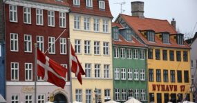 Duński: Czas i planowanie – praktyczne zdania (A2)