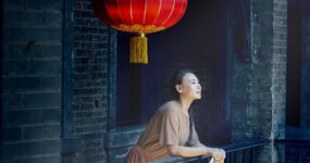 Chiński: Powitania, pożegnania i grzeczność – praktyka