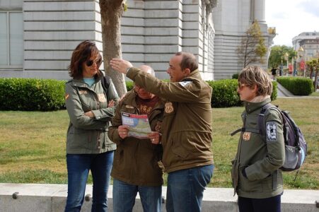Jak po angielsku naturalnie rozpoczynać i kończyć rozmowy