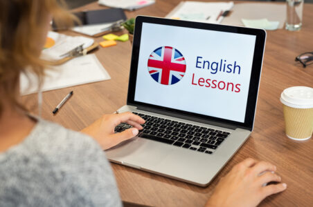 Czasownik + gerund / infinitive / bare infinitive – jak opanować konstrukcje czasownikowe w angielskim?