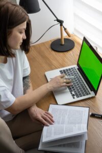 Kurs językowy online z lektorem – jak naprawdę wyglądają zajęcia