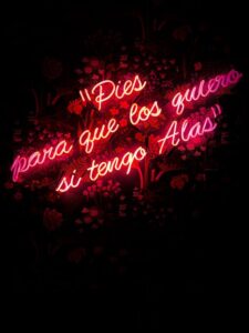 Hiszpański: Szyk zdania i podstawowe spójniki (A1–A2)