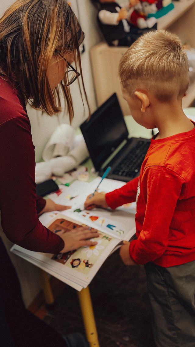 Dlaczego dziecko uczy się angielskiego od lat, a nadal nie potrafi mówić
