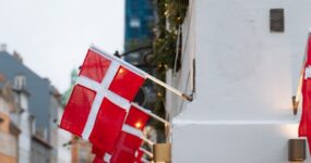 Duński: Jak pytać i odpowiadać w prostych zdaniach (A1)