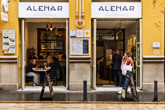 Hiszpański: Reklamacje i zwroty – dialogi (A2)