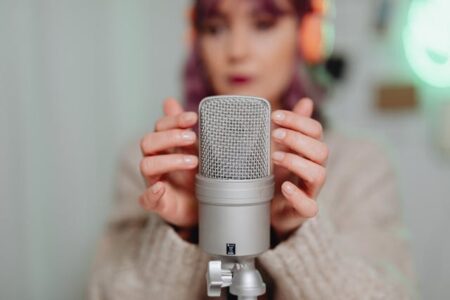 Angielski: Jak poprawić wymowę bez akcentu „szkolnego”