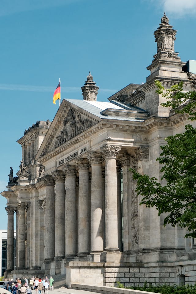 Niemiecki: 25 zwrotów do rozmów o pracy zdalnej (A2)