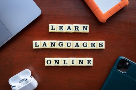 Kurs angielskiego online czy stacjonarny – co wybrać od września