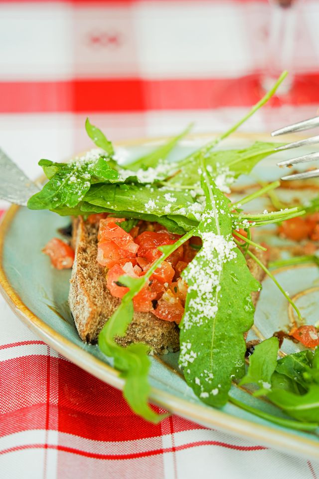 Jak zamawiać jedzenie po włosku – przykładowe dialogi