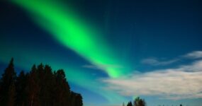 Fiński: 30 rzeczowników codziennych + zdania (A1)